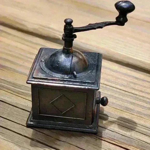 Antique Finish Miniature Pencil Sharpener Coffee Grinder by Durham Industries - Picture 5 of 12
